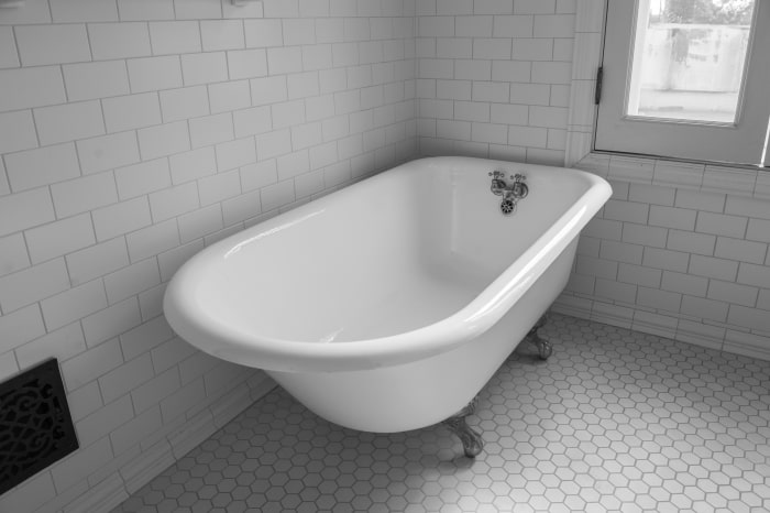 Clawfoot bathtub