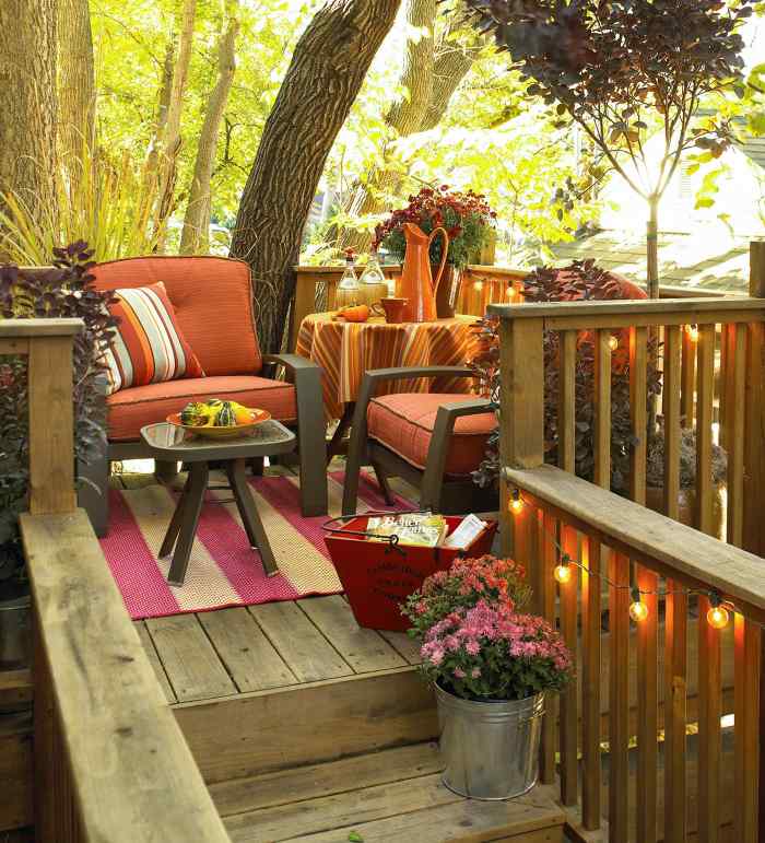 23 DIY fall front porch decor ideas you should try.